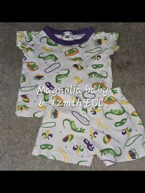 Magnolia Girls' White Mardi Gras Print Pajama Set - Purple Trim